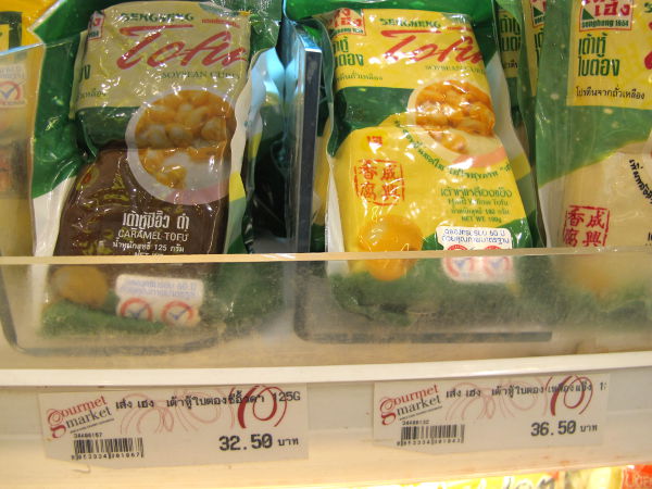 Alle euron hintaisia tofupakkauksia. 